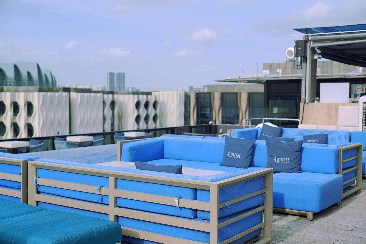 新加坡聖淘沙必去|1-Altitude Coast Rooftop Bar 絕美高空酒吧,躺在泳池畔喝調酒、此生必看夕陽美景! @混血珊莎的奇幻旅程 新加坡聖淘沙必去|1-Altitude Coast Rooftop Bar 絕美高空酒吧,躺在泳池畔喝調酒、此生必看夕陽美景! @混血珊莎的奇幻旅程