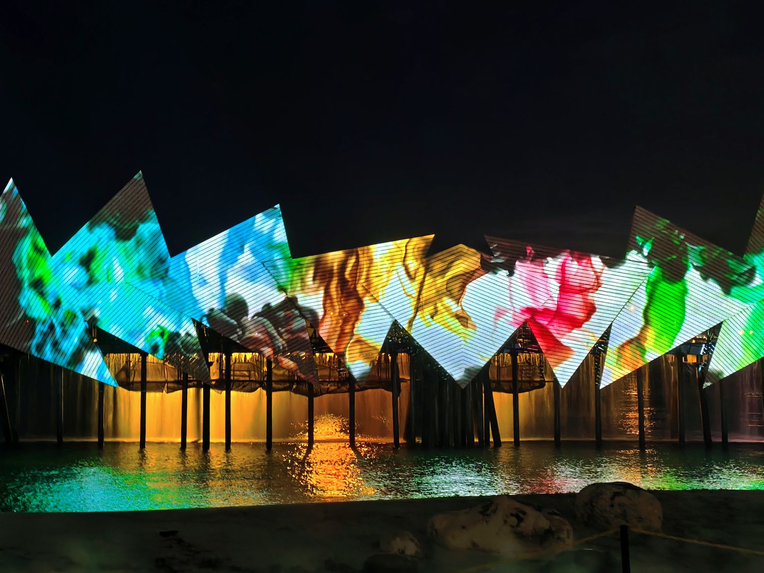 新加坡聖淘沙｜時光之翼 Wings of Time 值得看嗎? 票價/交通/心得評價一次告訴你! @混血珊莎的奇幻旅程