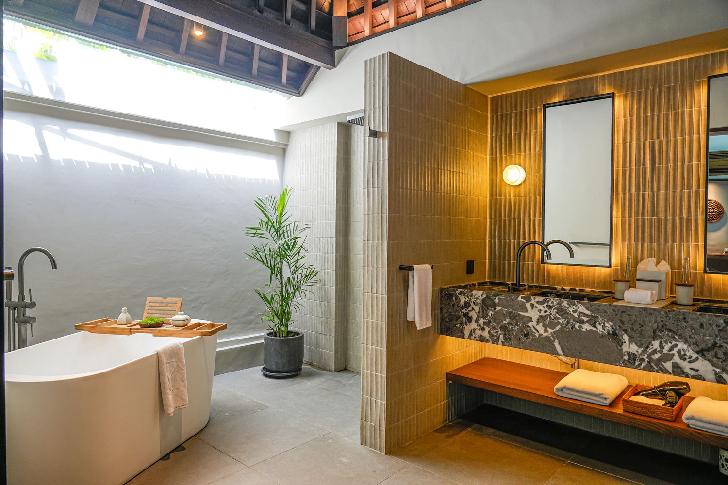 【峇里島住宿推薦】The Amala Boutique Retreat：水明漾獨棟泳池Villa，頌缽體驗與夢幻漂浮早餐! @混血珊莎的奇幻旅程