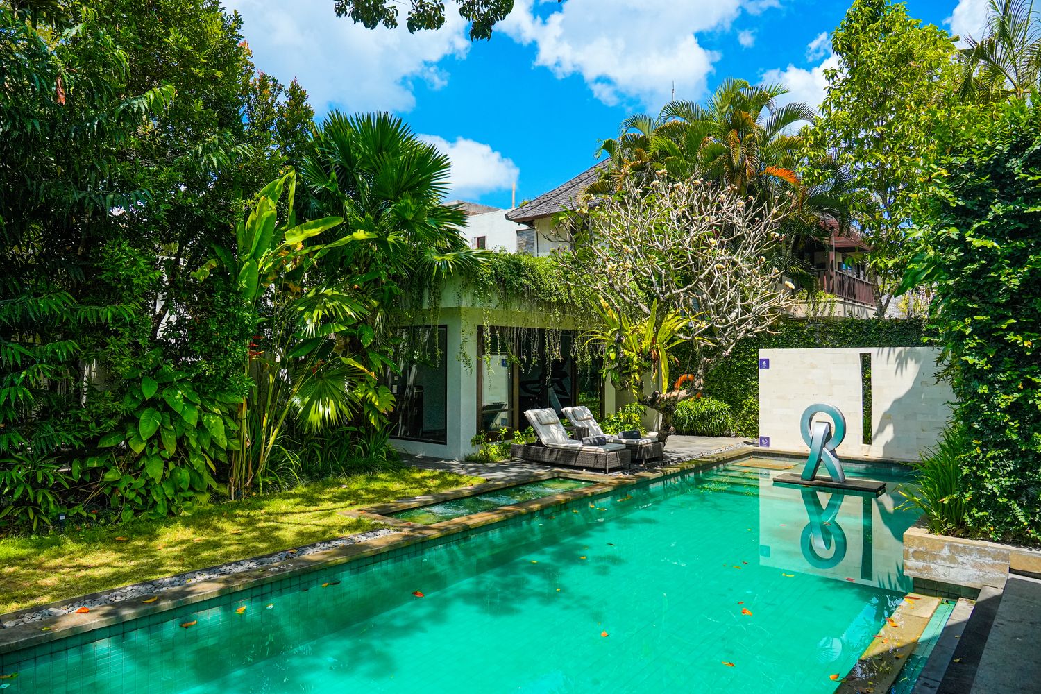 【峇里島住宿推薦】The Amala Boutique Retreat：水明漾獨棟泳池Villa，頌缽體驗與夢幻漂浮早餐! @混血珊莎的奇幻旅程