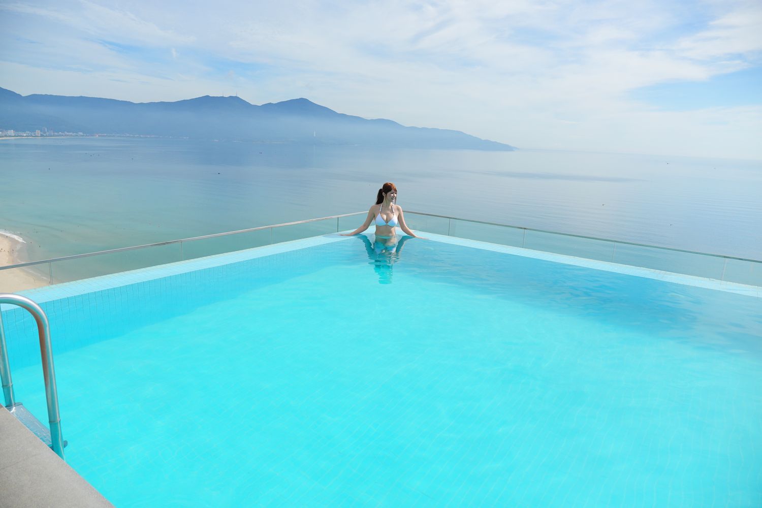 【峴港住宿】TMS Hotel Da Nang Beach 開箱！美溪沙灘第一排，頂樓無邊際泳池超美! @混血珊莎的奇幻旅程