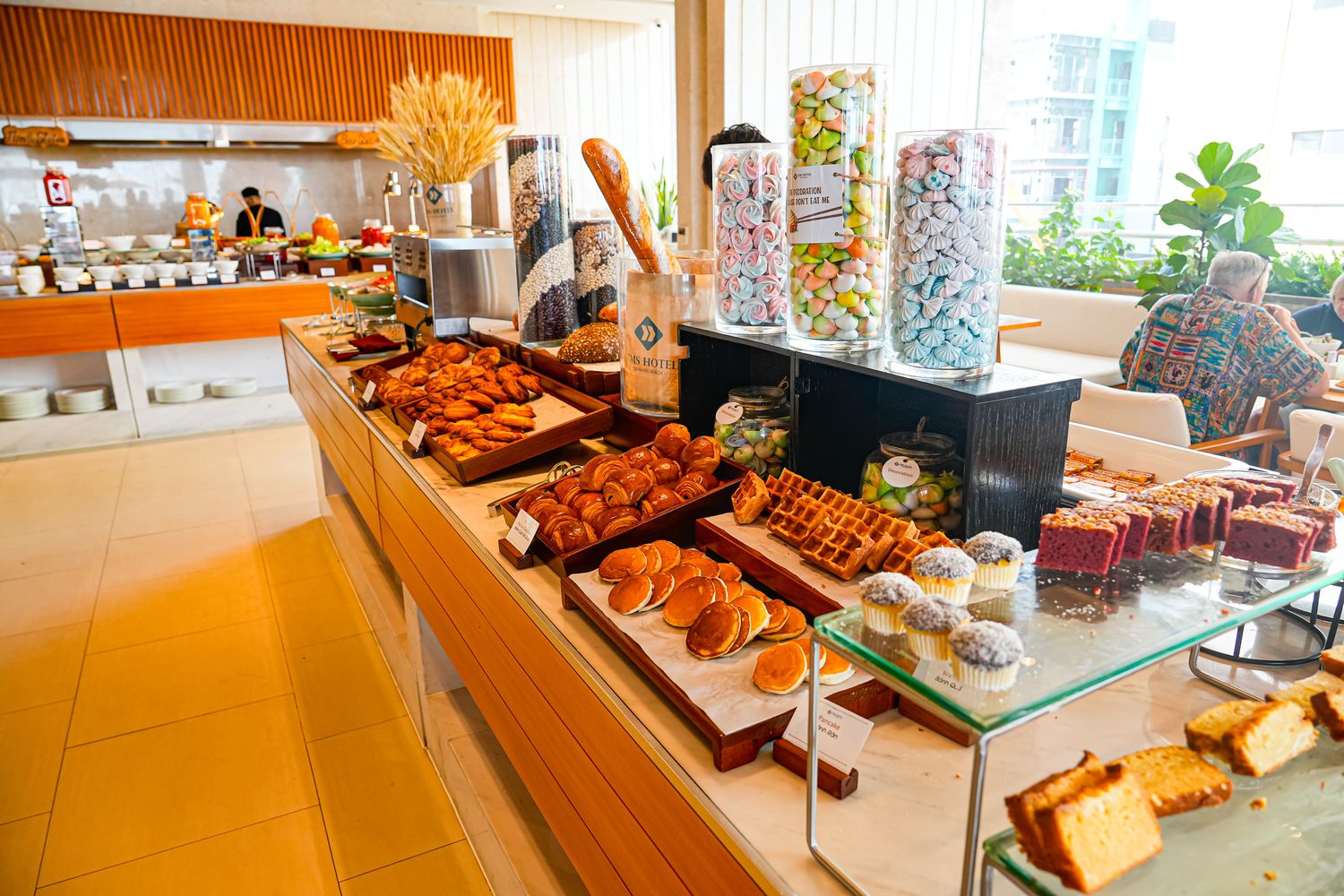 【峴港住宿】TMS Hotel Da Nang Beach 開箱！美溪沙灘第一排，頂樓無邊際泳池超美! @混血珊莎的奇幻旅程