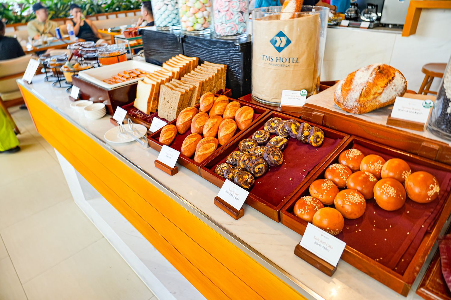 【峴港住宿】TMS Hotel Da Nang Beach 開箱！美溪沙灘第一排，頂樓無邊際泳池超美! @混血珊莎的奇幻旅程