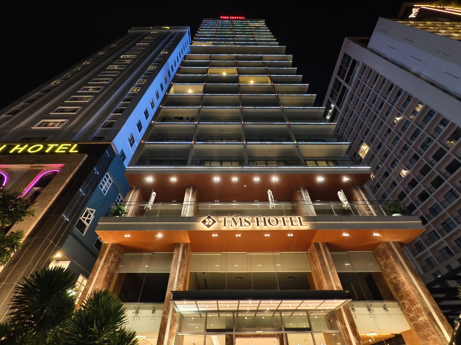 【峴港住宿】TMS Hotel Da Nang Beach 開箱！美溪沙灘第一排，頂樓無邊際泳池超美! @混血珊莎的奇幻旅程