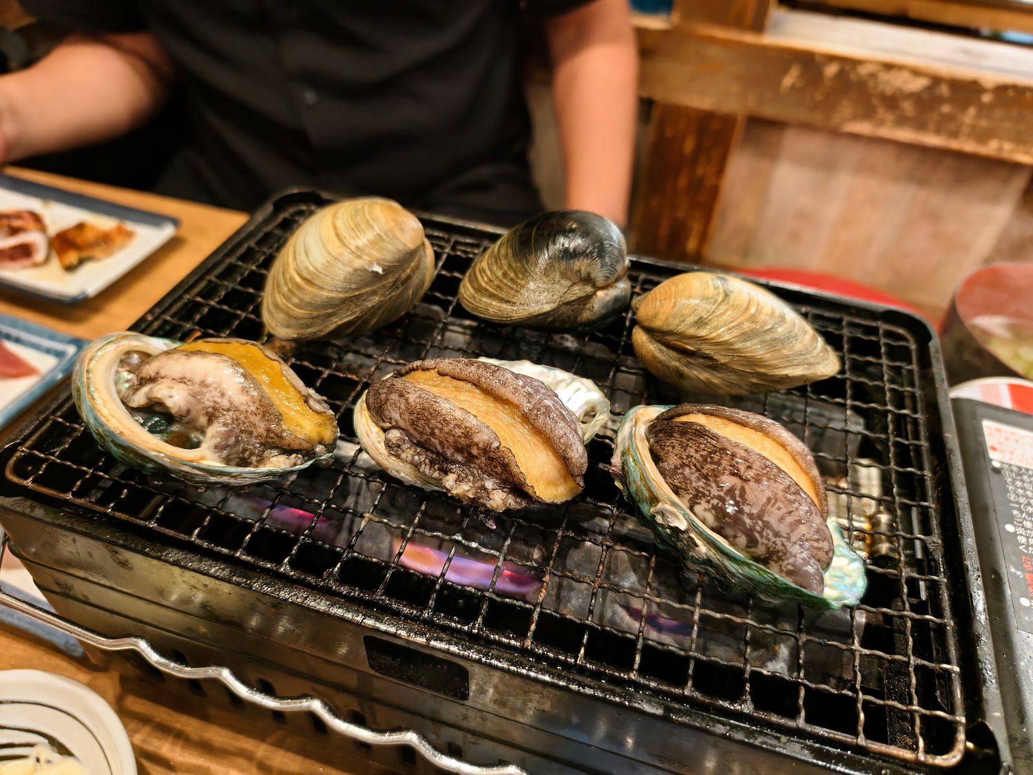 【日本美食】磯丸水產|24小時營業平價海鮮天堂,東京新宿/上野/淺草/澀谷/大阪/神戶通通有! @混血珊莎的奇幻旅程 【日本美食】磯丸水產|24小時營業平價海鮮天堂,東京新宿/上野/淺草/澀谷/大阪/神戶通通有! @混血珊莎的奇幻旅程