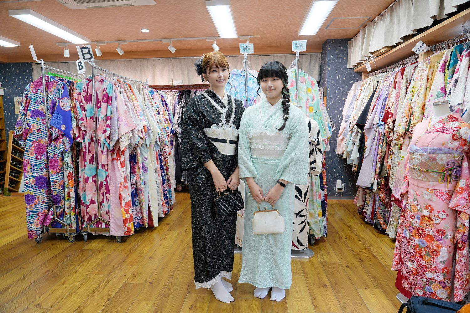東京和服租借|蕾絲和服漫步雷門!江戶和裝工房雅-淺草站前店(含妝髮攝影/中文服務) @混血珊莎的奇幻旅程