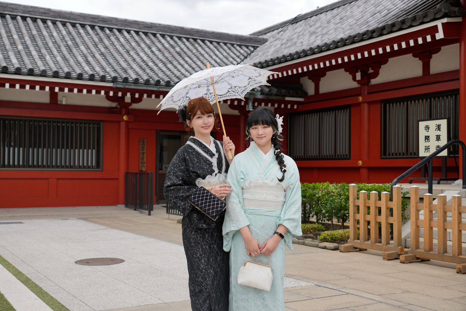 東京和服租借|蕾絲和服漫步雷門!江戶和裝工房雅-淺草站前店(含妝髮攝影/中文服務) @混血珊莎的奇幻旅程