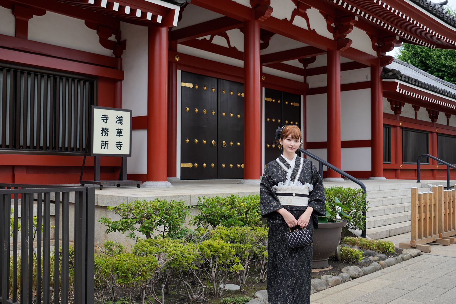 東京和服租借|蕾絲和服漫步雷門!江戶和裝工房雅-淺草站前店(含妝髮攝影/中文服務) @混血珊莎的奇幻旅程
