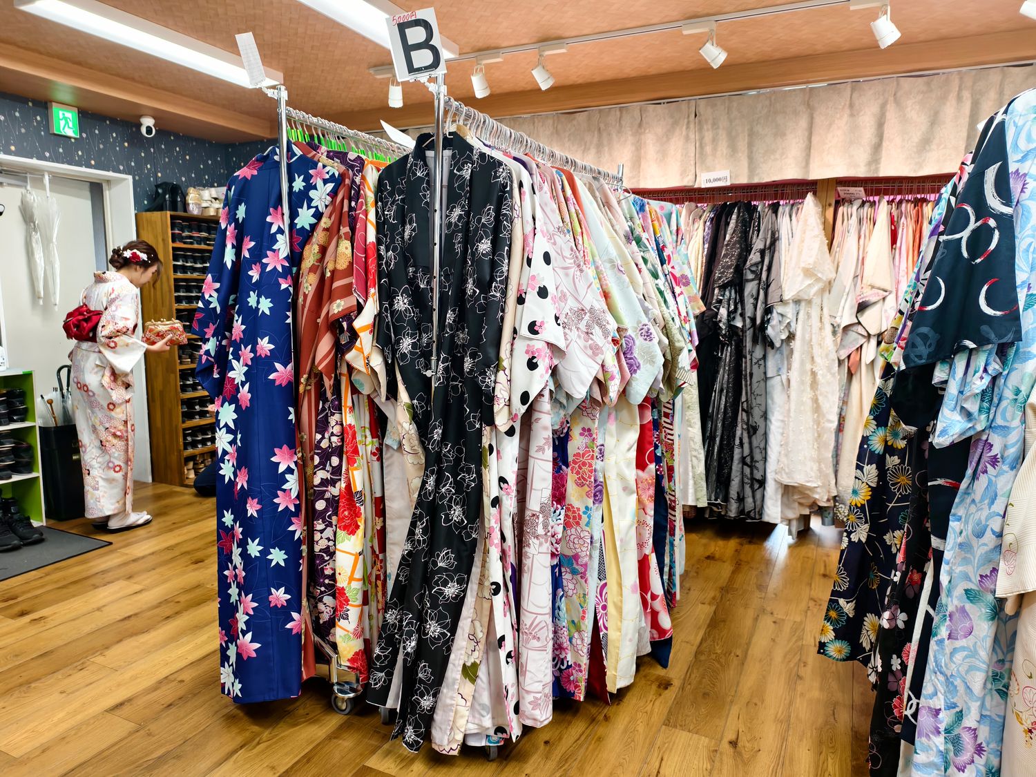 東京和服租借|蕾絲和服漫步雷門!江戶和裝工房雅-淺草站前店(含妝髮攝影/中文服務) @混血珊莎的奇幻旅程