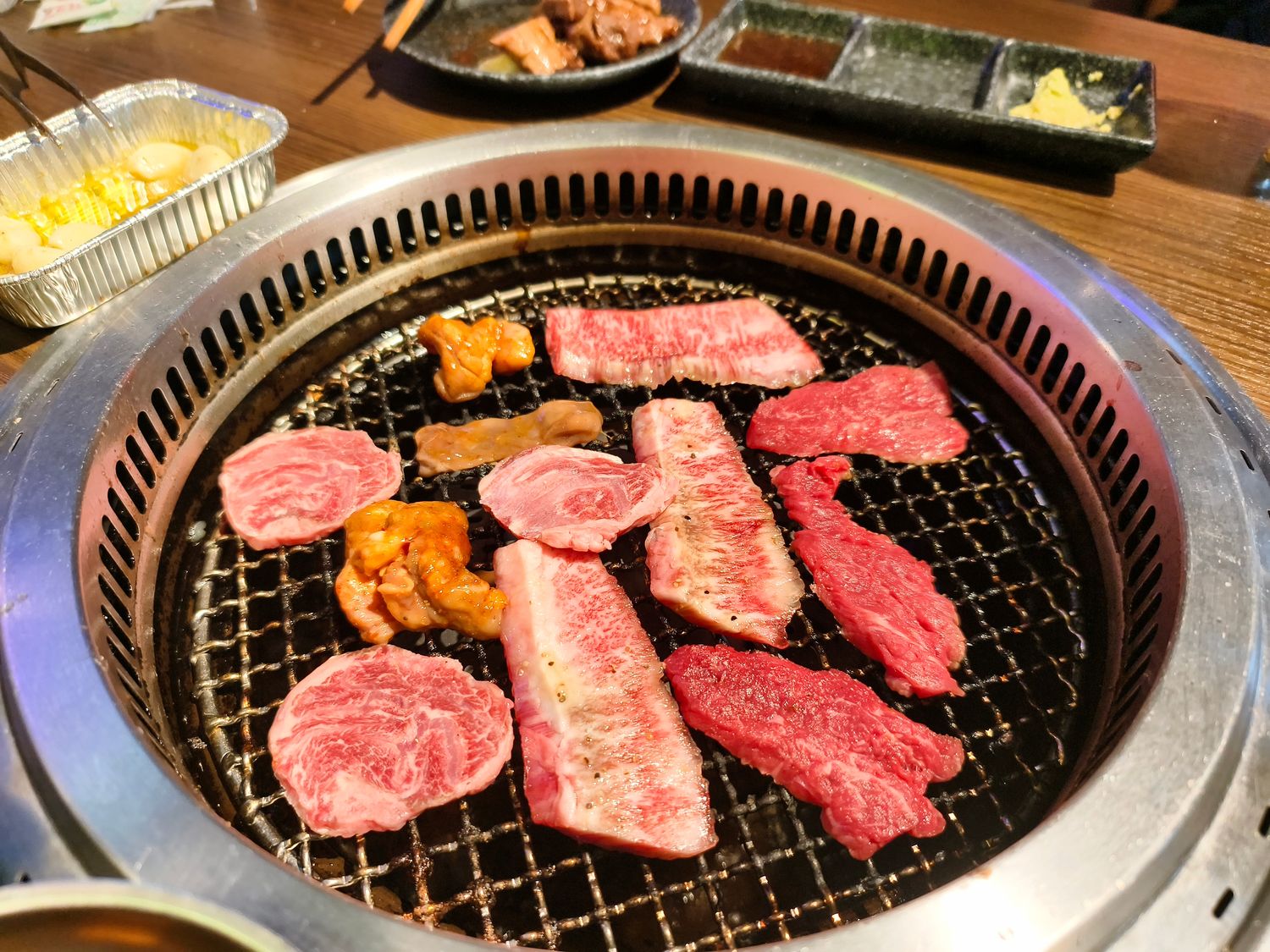 【肉屋橫丁】東京和牛燒肉吃到飽，含酒精暢飲的肉食控天堂! @混血珊莎的奇幻旅程