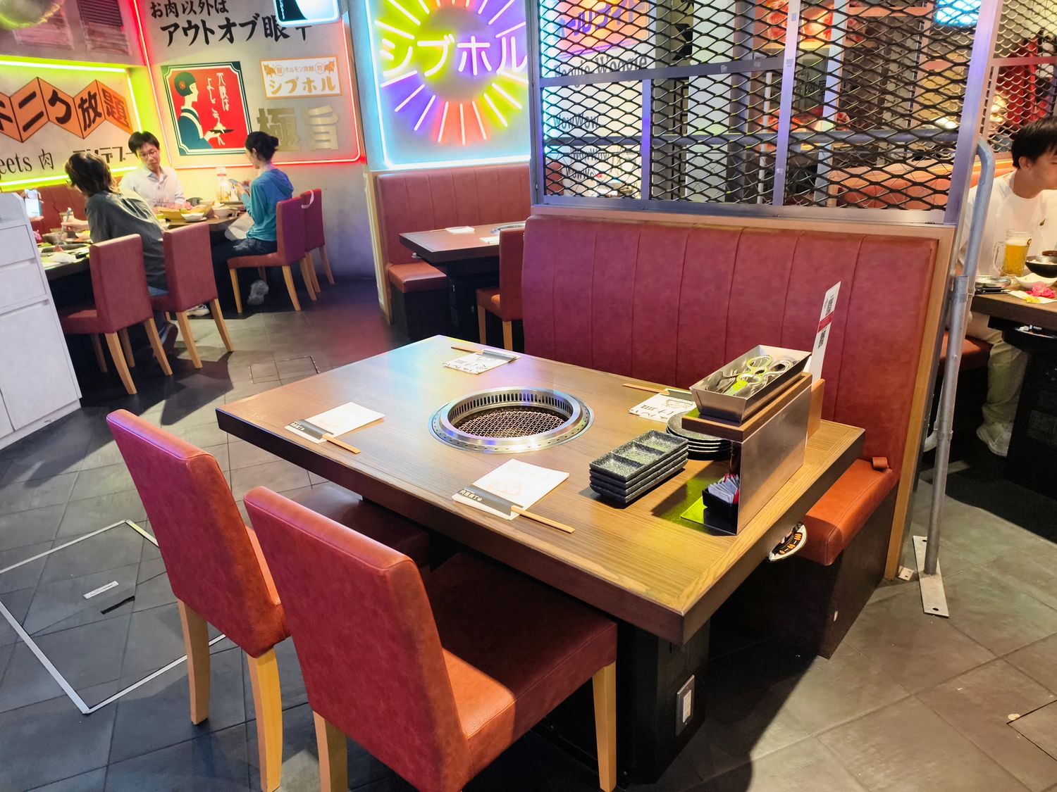 【肉屋橫丁】東京和牛燒肉吃到飽，含酒精暢飲的肉食控天堂! @混血珊莎的奇幻旅程