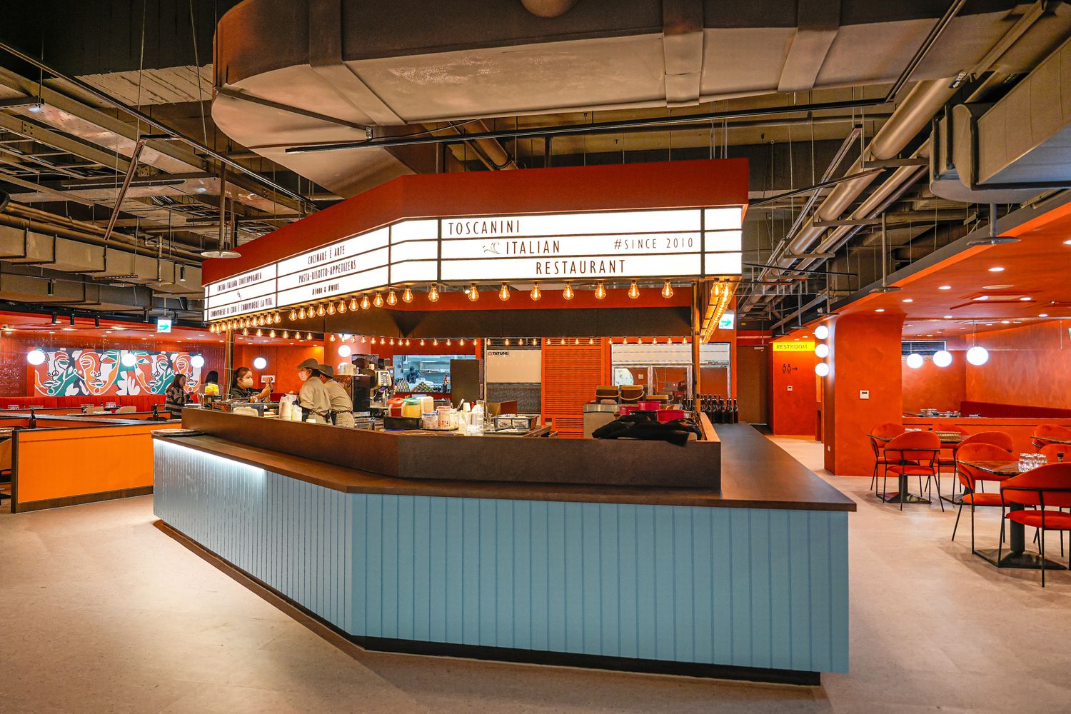 桃園聚餐推薦｜新開幕托斯卡尼尼中壢店，中壢火車站旁美食，市中心的義式花園! @混血珊莎的奇幻旅程