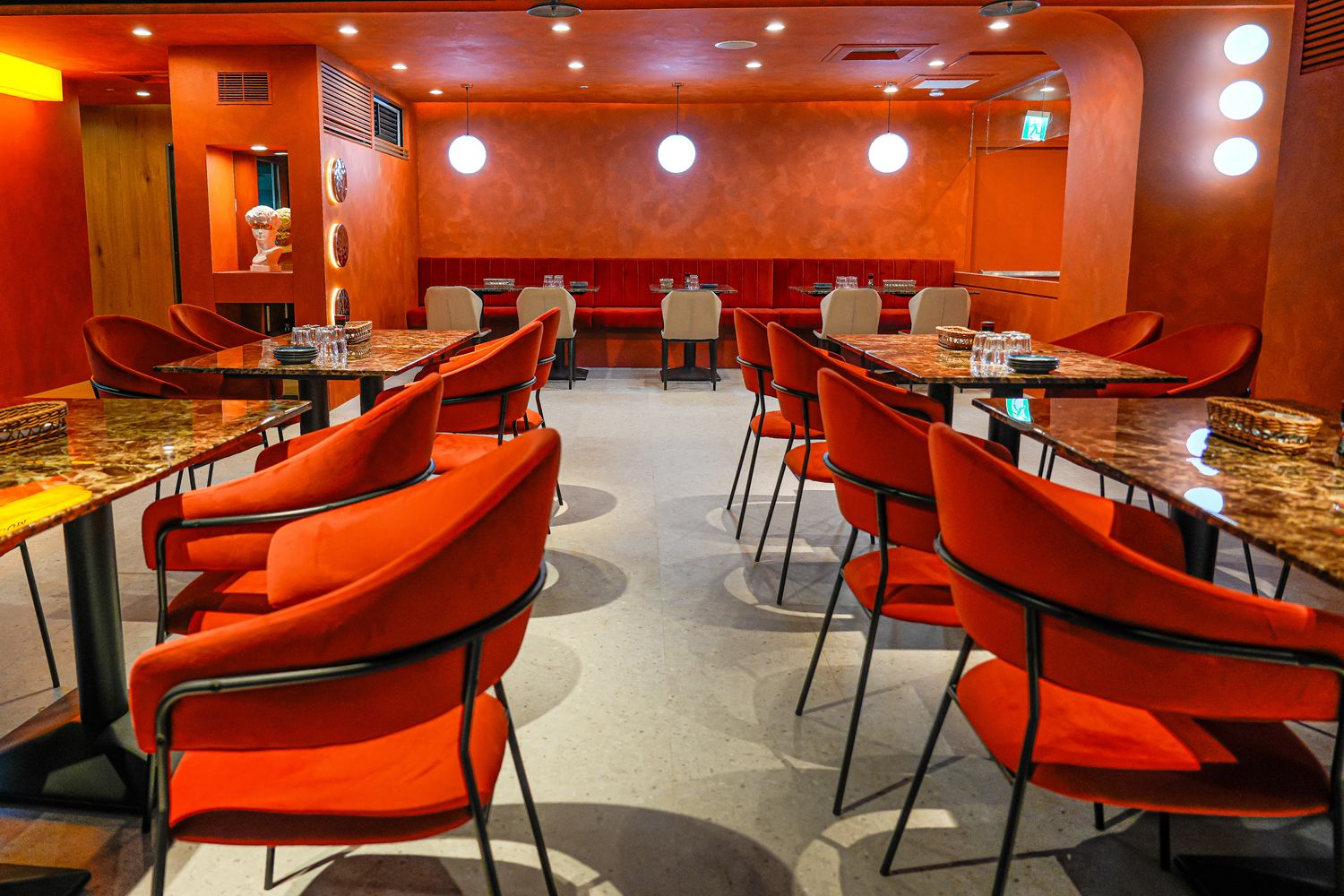 桃園聚餐推薦｜新開幕托斯卡尼尼中壢店，中壢火車站旁美食，市中心的義式花園! @混血珊莎的奇幻旅程