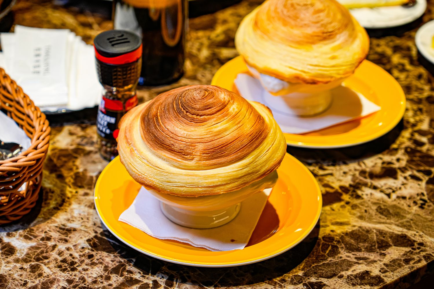 桃園聚餐推薦｜新開幕托斯卡尼尼中壢店，中壢火車站旁美食，市中心的義式花園! @混血珊莎的奇幻旅程