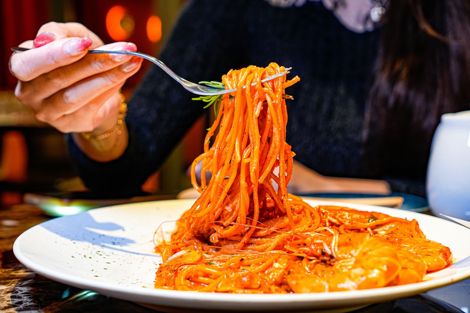 桃園聚餐推薦｜新開幕托斯卡尼尼中壢店，中壢火車站旁美食，市中心的義式花園! @混血珊莎的奇幻旅程