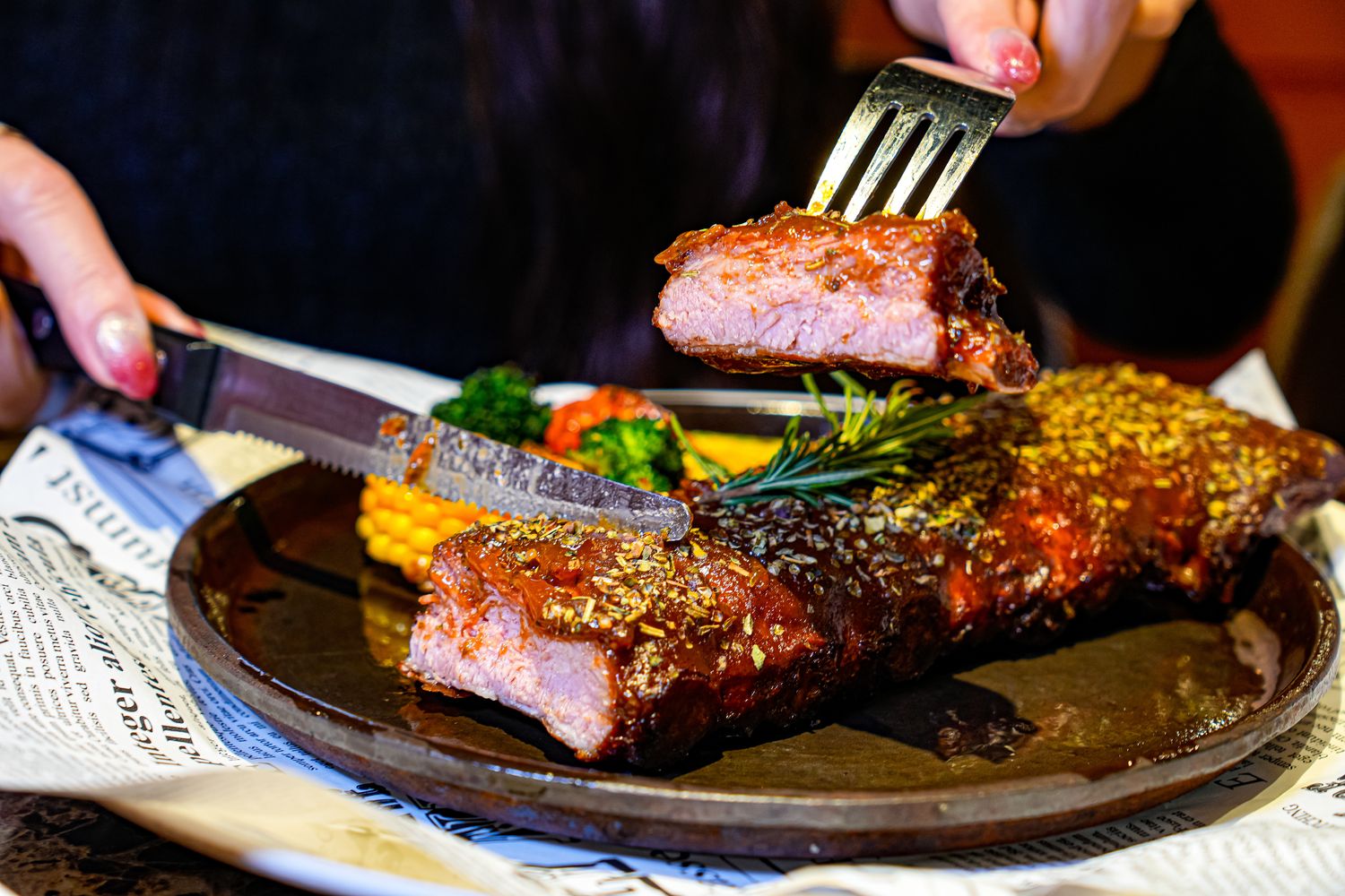桃園聚餐推薦｜新開幕托斯卡尼尼中壢店，中壢火車站旁美食，市中心的義式花園! @混血珊莎的奇幻旅程