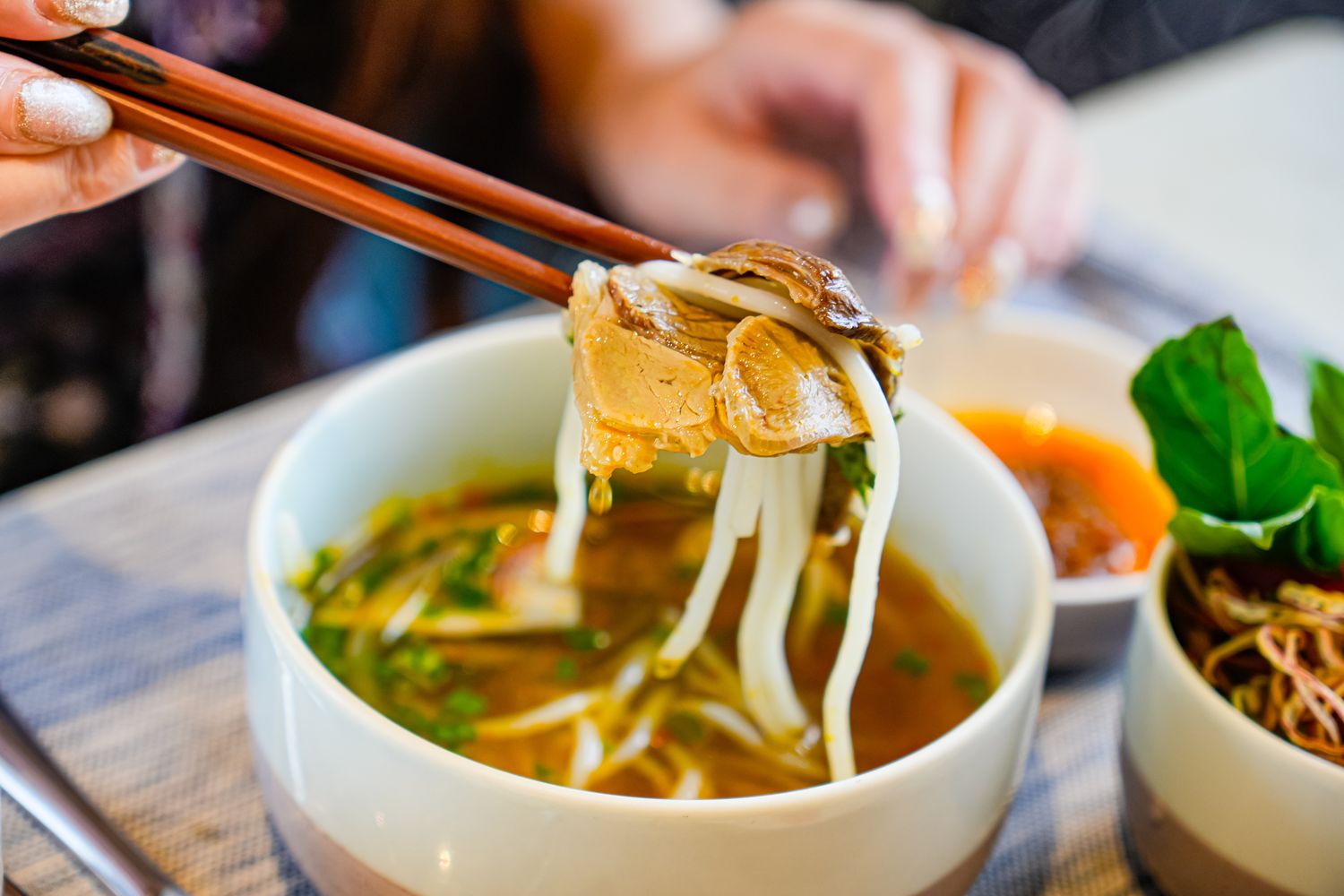 越南胡志明 Fusion Original Saigon Centre |市中心五星飯店絕美高空泳池，下樓就是商場！ @混血珊莎的奇幻旅程