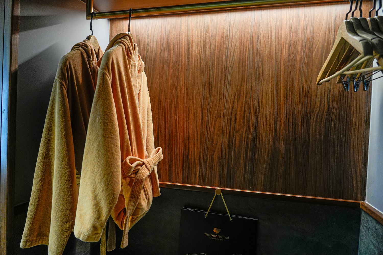 越南胡志明 Fusion Original Saigon Centre |市中心五星飯店絕美高空泳池，下樓就是商場！ @混血珊莎的奇幻旅程