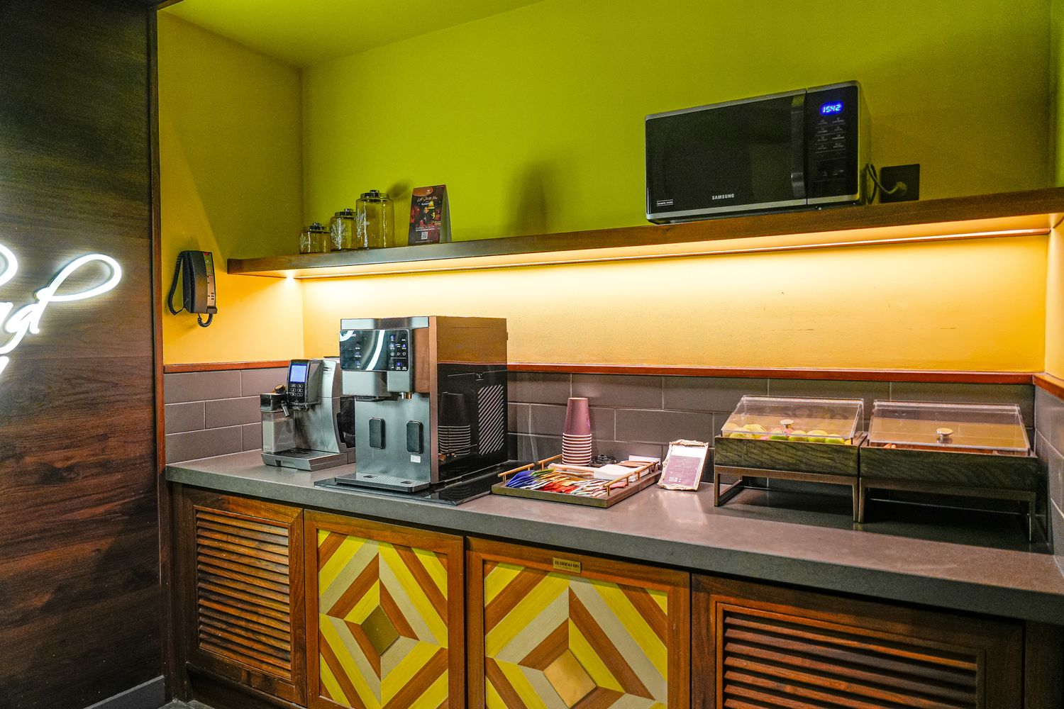 越南胡志明 Fusion Original Saigon Centre |市中心五星飯店絕美高空泳池，下樓就是商場！ @混血珊莎的奇幻旅程