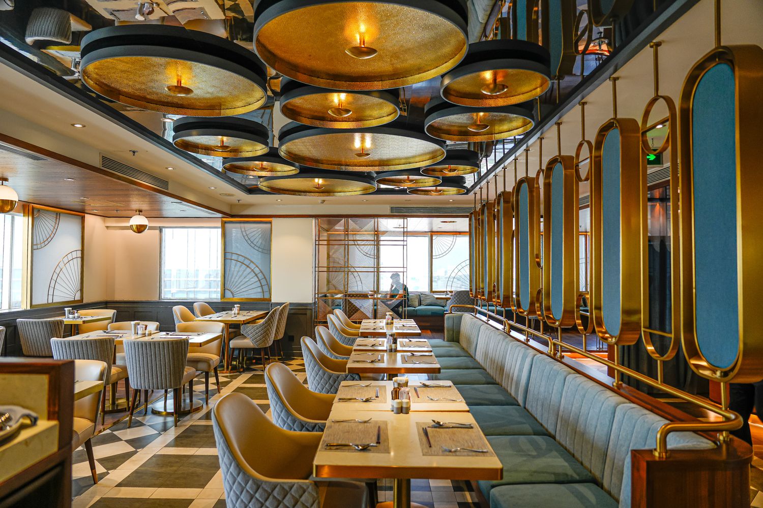 越南胡志明 Fusion Original Saigon Centre |市中心五星飯店絕美高空泳池，下樓就是商場！ @混血珊莎的奇幻旅程