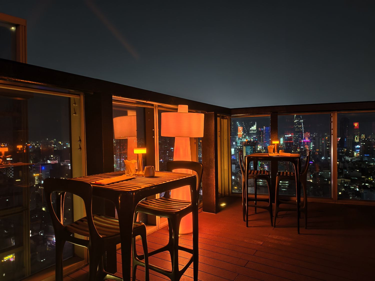 胡志明市高級餐廳|Pullman五星飯店高空牛排館 Mad Cow Saigon，和牛與百萬夜景一次滿足! @混血珊莎的奇幻旅程