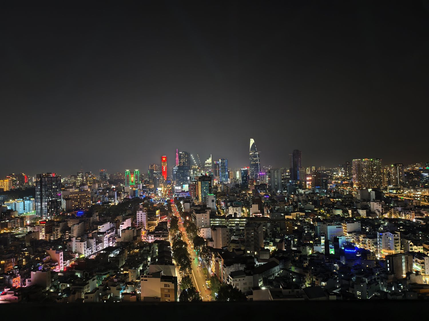 胡志明市高級餐廳|Pullman五星飯店高空牛排館 Mad Cow Saigon，和牛與百萬夜景一次滿足! @混血珊莎的奇幻旅程