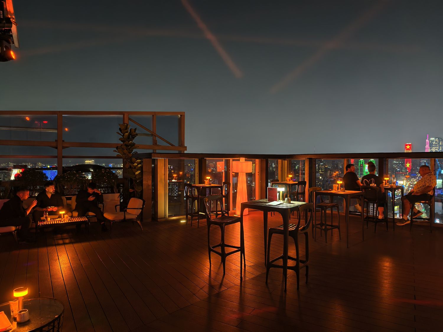 胡志明市高級餐廳|Pullman五星飯店高空牛排館 Mad Cow Saigon，和牛與百萬夜景一次滿足! @混血珊莎的奇幻旅程