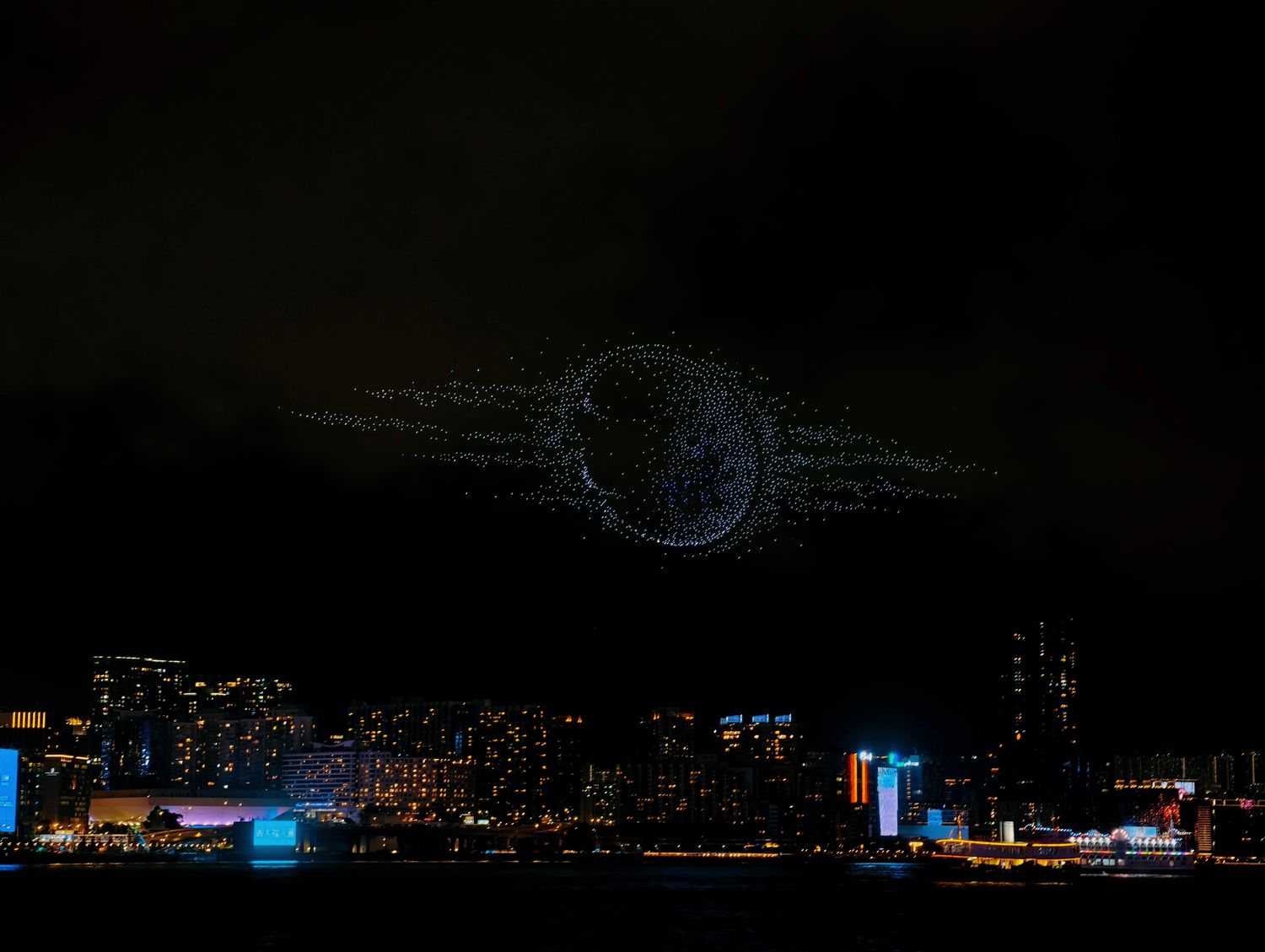 【香港景點】張保仔號 Aqua Luna 遊船攻略，維多利亞港絕美夜景(含票價、交通與搭乘心得) @混血珊莎的奇幻旅程