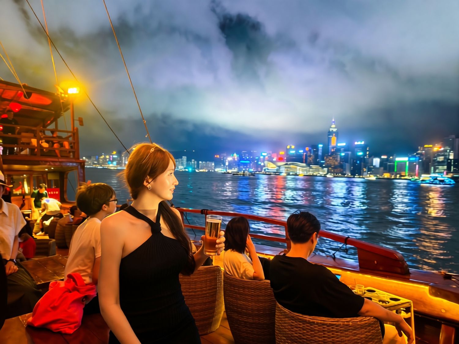 【香港景點】張保仔號 Aqua Luna 遊船攻略,維多利亞港絕美夜景(含票價、交通與搭乘心得) @混血珊莎的奇幻旅程 【香港景點】張保仔號 Aqua Luna 遊船攻略,維多利亞港絕美夜景(含票價、交通與搭乘心得) @混血珊莎的奇幻旅程