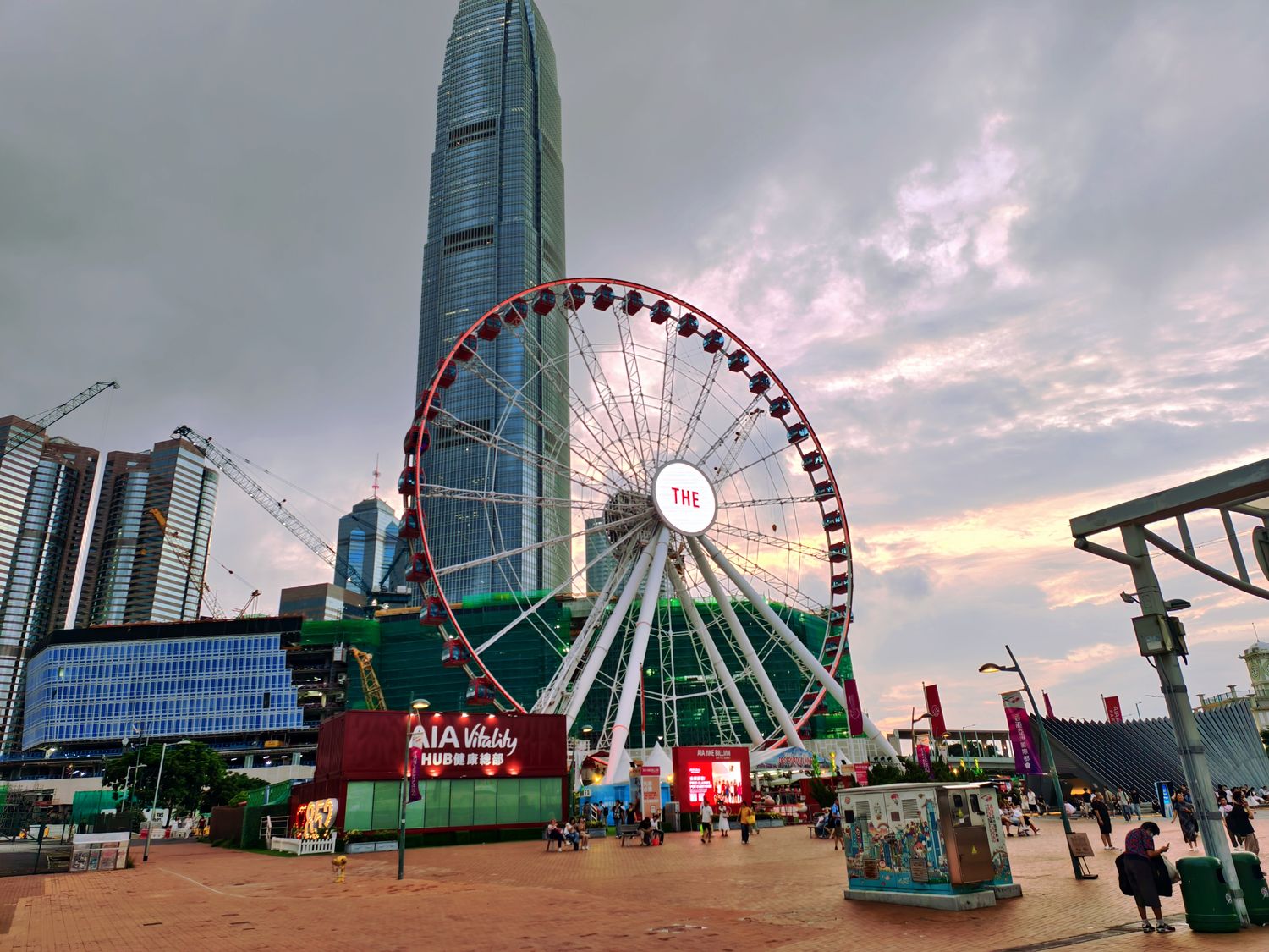 【香港景點】張保仔號 Aqua Luna 遊船攻略,維多利亞港絕美夜景(含票價、交通與搭乘心得) @混血珊莎的奇幻旅程 【香港景點】張保仔號 Aqua Luna 遊船攻略,維多利亞港絕美夜景(含票價、交通與搭乘心得) @混血珊莎的奇幻旅程