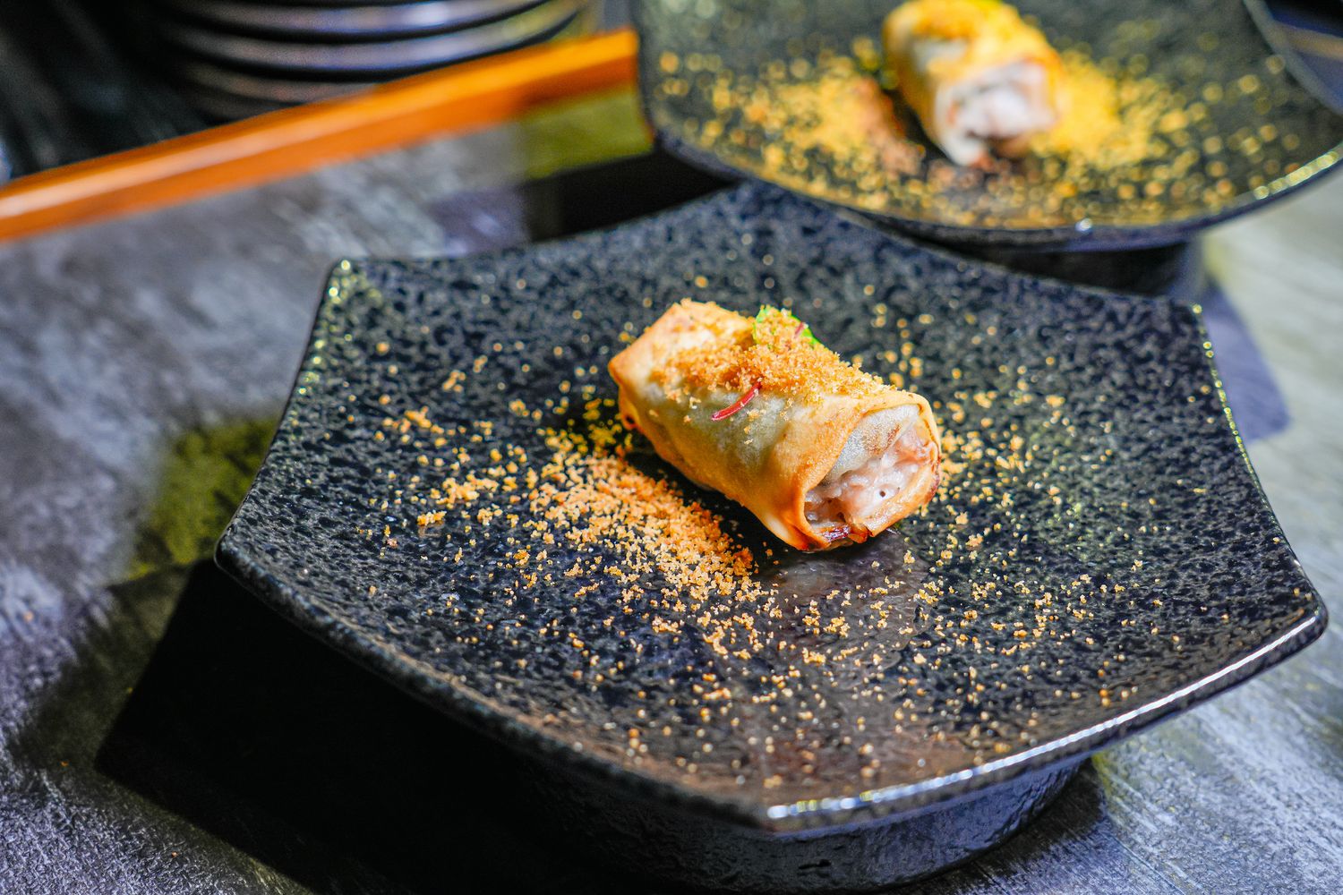 【粹火日式無菜單燒肉】專人桌邊代烤，炭火上的頂級和牛與視覺系酒火秀! @混血珊莎的奇幻旅程