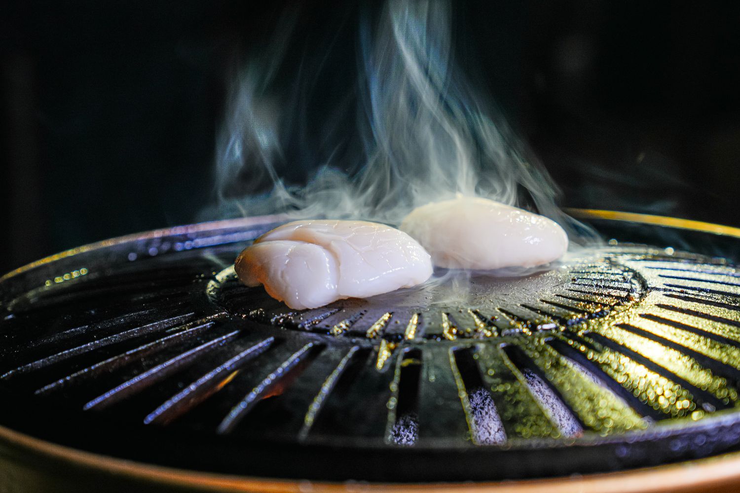【粹火日式無菜單燒肉】專人桌邊代烤，炭火上的頂級和牛與視覺系酒火秀! @混血珊莎的奇幻旅程
