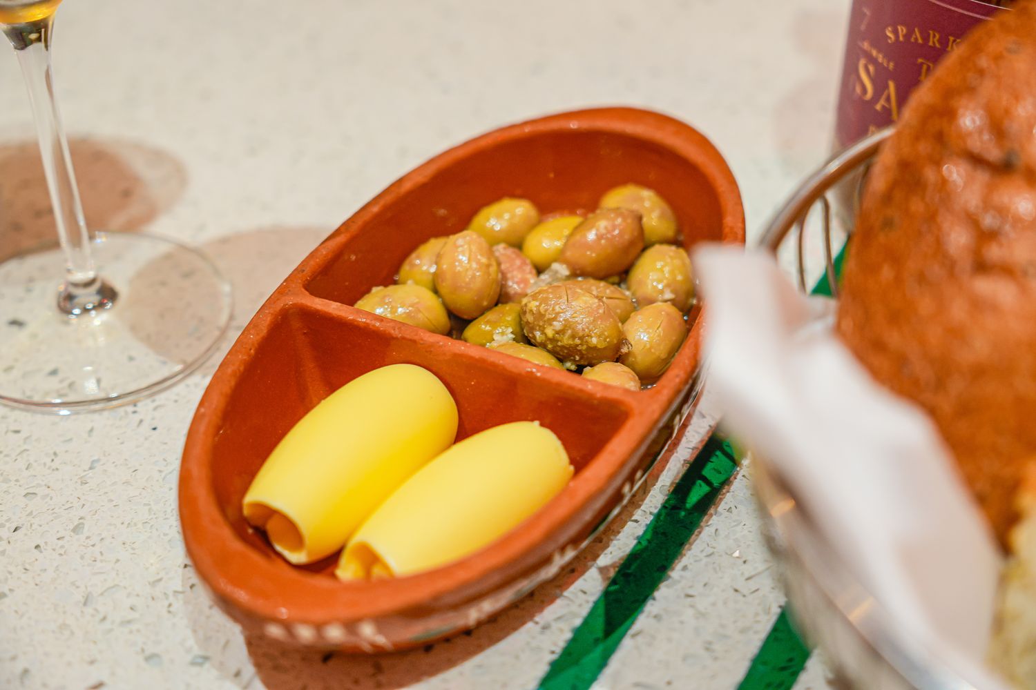 澳門美食推薦｜穿越五零年代!澳門葡京人酒店「安琪兒咖啡及酒廊」品味正宗葡國菜! @混血珊莎的奇幻旅程
