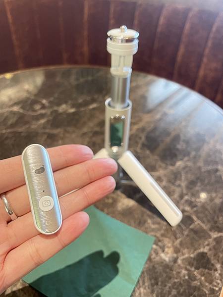【開箱】 自拍神器 MAGIPEA美極品 三腳穩定器 三腳自拍棒結合單軸穩定器 拍照不求人 手抖救星 2021自拍棒推薦 自拍腳架推薦 @混血珊莎的奇幻旅程