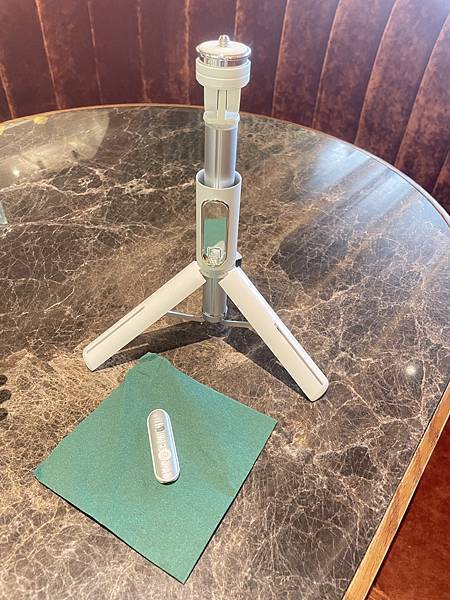 【開箱】 自拍神器 MAGIPEA美極品 三腳穩定器 三腳自拍棒結合單軸穩定器 拍照不求人 手抖救星 2021自拍棒推薦 自拍腳架推薦 @混血珊莎的奇幻旅程