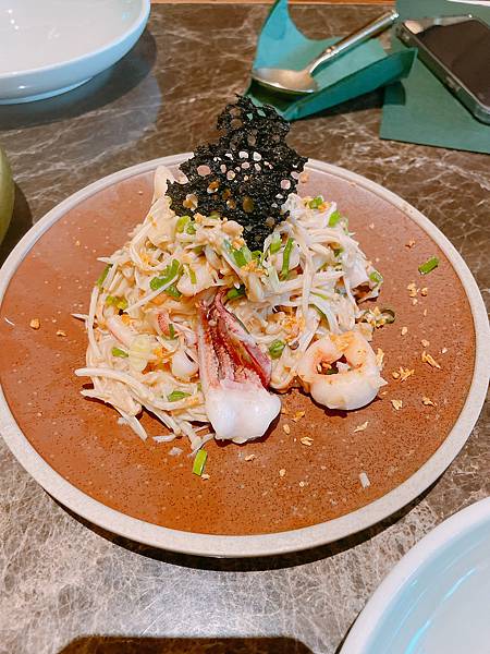 【微風信義餐廳】心潮飯店，米其林餐盤推薦，最潮復古台式料理! @混血珊莎的奇幻旅程