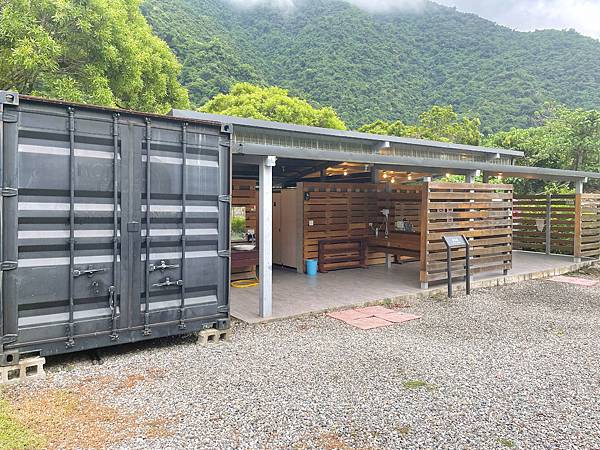 【宜蘭露營車】那山那谷，免搭帳露營車，星空烤肉BBQ，還能玩沙灘車跟漂漂河! @混血珊莎的奇幻旅程