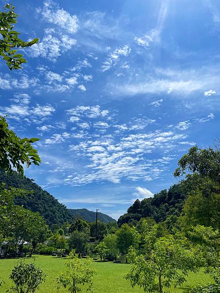 【宜蘭露營車】那山那谷，免搭帳露營車，星空烤肉BBQ，還能玩沙灘車跟漂漂河! @混血珊莎的奇幻旅程