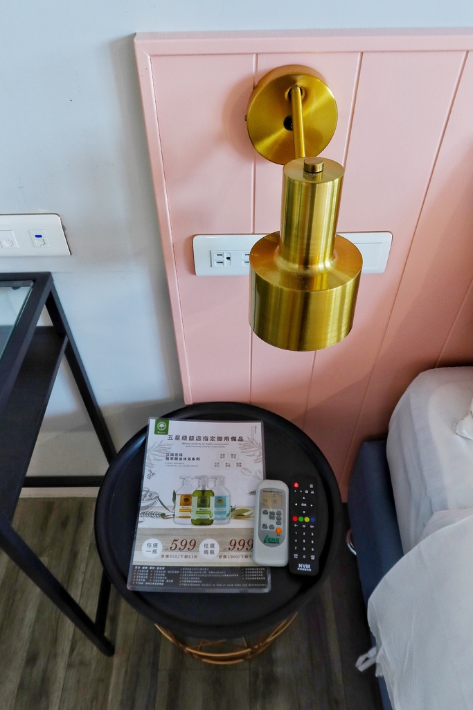 【台中中區住宿】曼特先生，高CP值設計旅店，雙人房住一晚每人只要400元! @混血珊莎的奇幻旅程