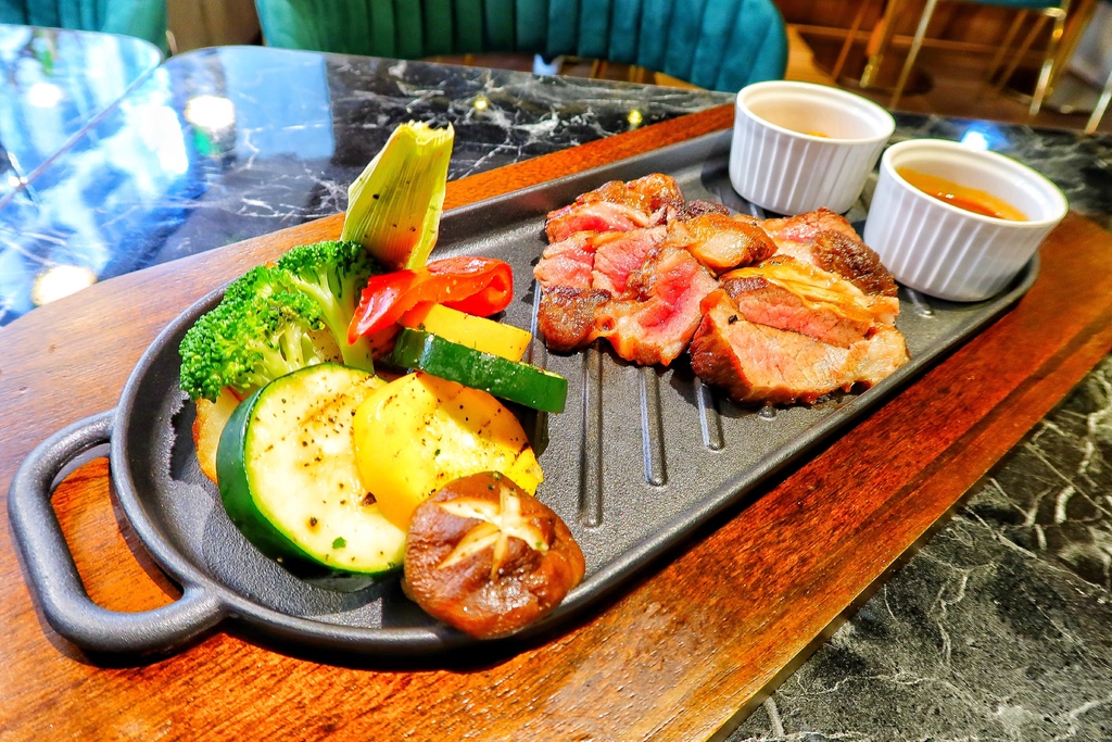【布納咖啡】buna caf&#8217;e布納咖啡館信義館，充滿復古新潮風格，必吃美味龍蝦義大利麵! @混血珊莎的奇幻旅程
