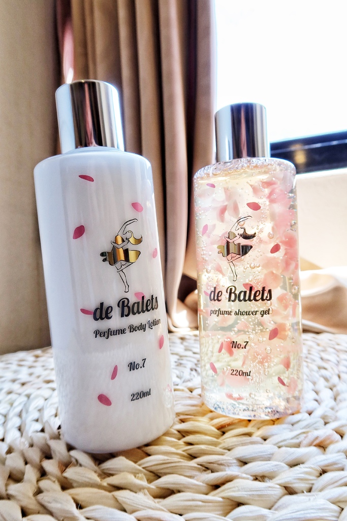 【沐浴保養】de Balets 小巴黎│奢華香氛沐浴露 身體乳│添加淡淡金粉跟花瓣│迷人香氛保濕呵護每寸肌膚 @混血珊莎的奇幻旅程