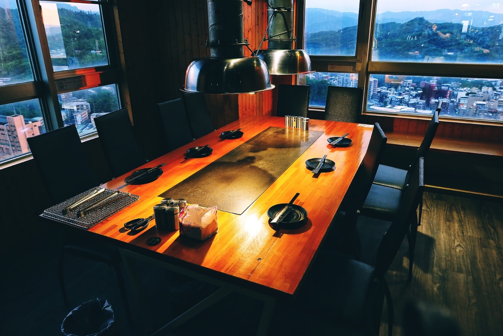 【胖肚肚燒肉】基隆店吃飯配高樓海景，每人只要469元起! @混血珊莎的奇幻旅程