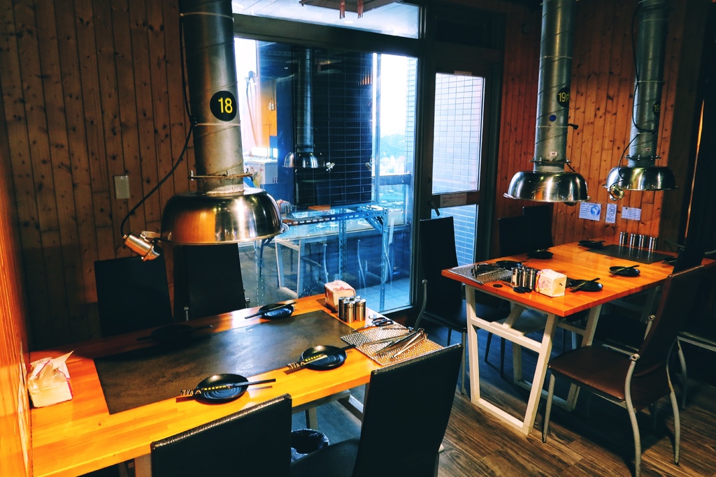 【胖肚肚燒肉】基隆店吃飯配高樓海景，每人只要469元起! @混血珊莎的奇幻旅程