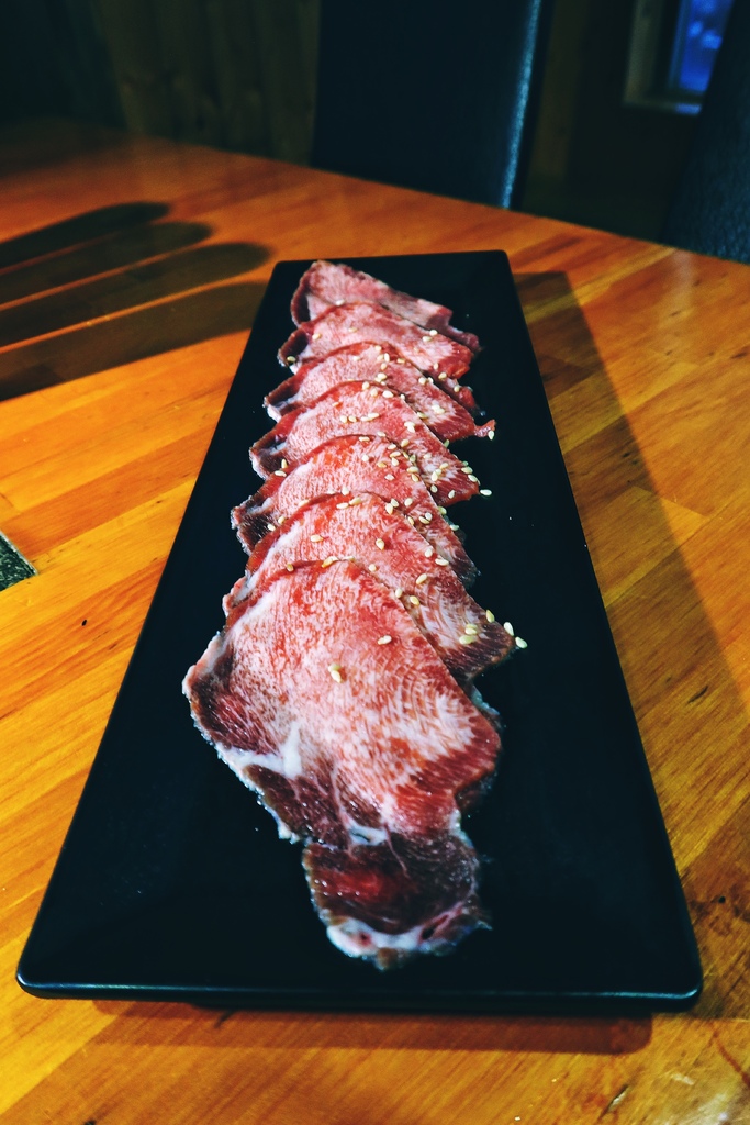 【胖肚肚燒肉】基隆店吃飯配高樓海景，每人只要469元起! @混血珊莎的奇幻旅程