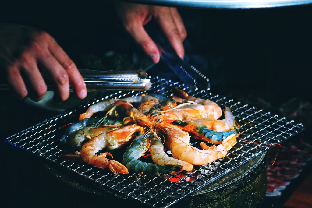 【胖肚肚燒肉】基隆店吃飯配高樓海景，每人只要469元起! @混血珊莎的奇幻旅程