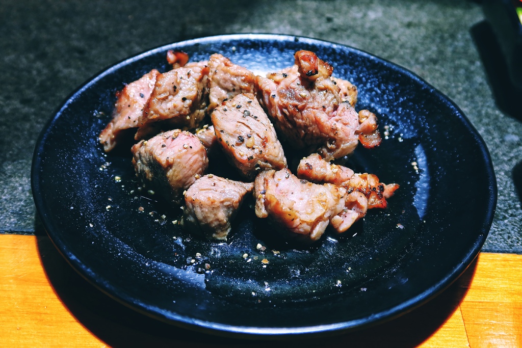 【胖肚肚燒肉】基隆店吃飯配高樓海景，每人只要469元起! @混血珊莎的奇幻旅程