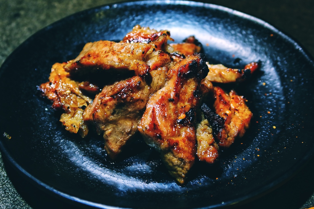 【胖肚肚燒肉】基隆店吃飯配高樓海景，每人只要469元起! @混血珊莎的奇幻旅程