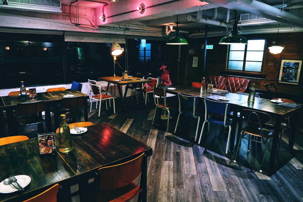 【苗圃義大利餐廳】復古工業風裝潢，平價義式料理! @混血珊莎的奇幻旅程