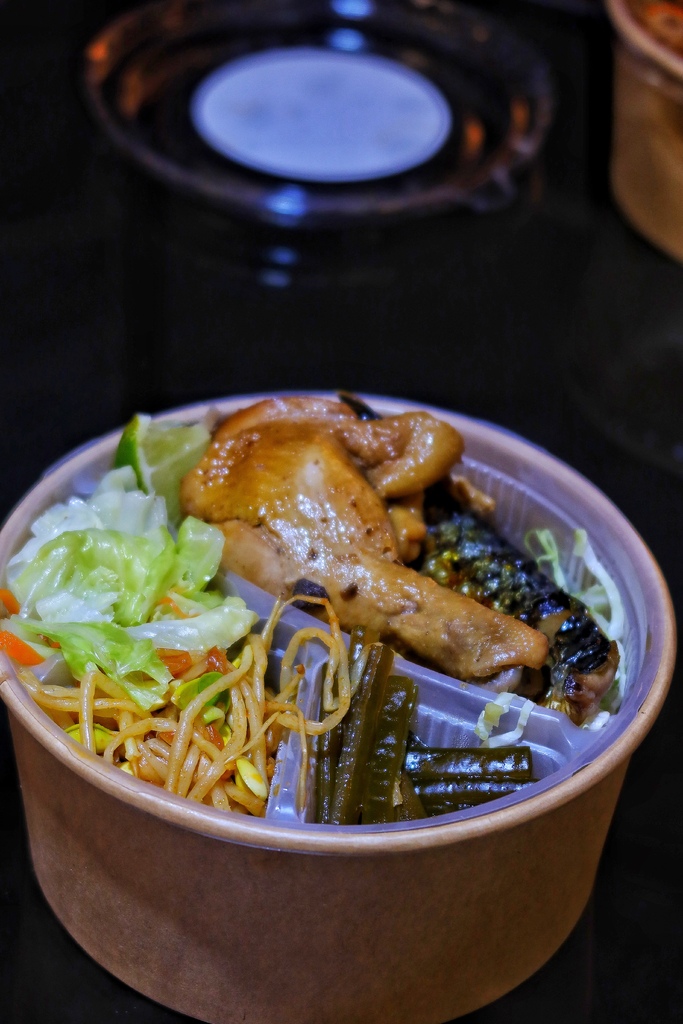 【南港便當】陶膳日本料理│平日中午開賣日式商業御便當│日式炊飯搭配多主餐變化│南軟中信園區外帶美食 @混血珊莎的奇幻旅程