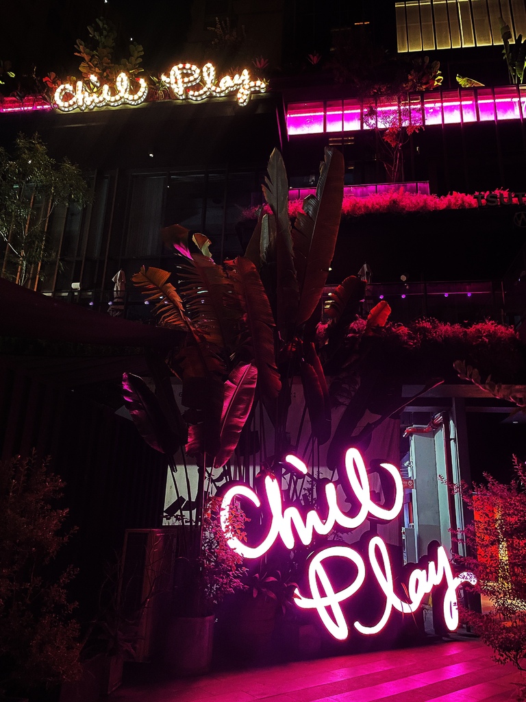 【西屯餐酒館】Chill Play去憂不累，七期浮誇系叢林餐酒館，週末來Chill你的Blue! @混血珊莎的奇幻旅程